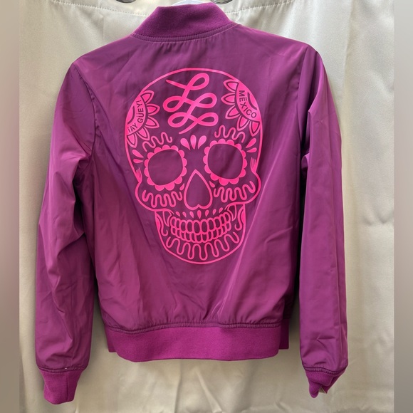 Size small.  Fits. Size 4 and 6. - Picture 3 of 5